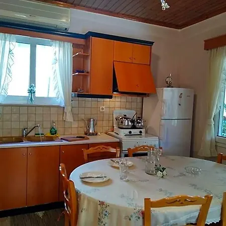 Hotel Aggelos House In Kalamitsi 4*
