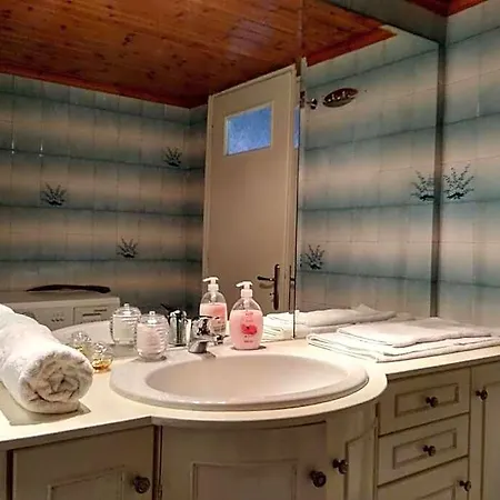 Aggelos House In Kalamitsi Hotel 4*